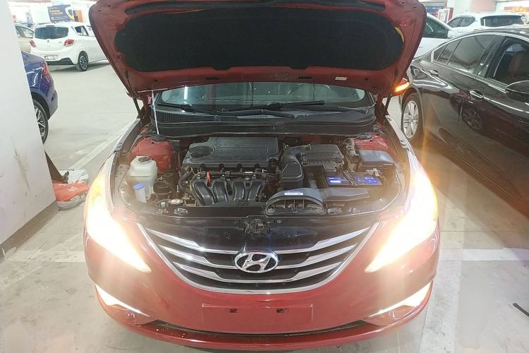 Used Hyundai Sonata 2014 2.4L Automatic Leading Edition China IV Standard Engine Bay