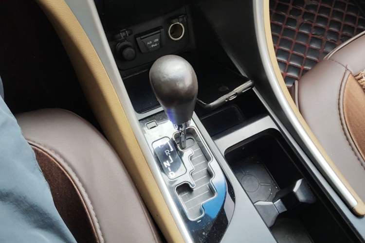 Used Hyundai Sonata 2014 2.0L Automatic Leading Edition Gear Lever