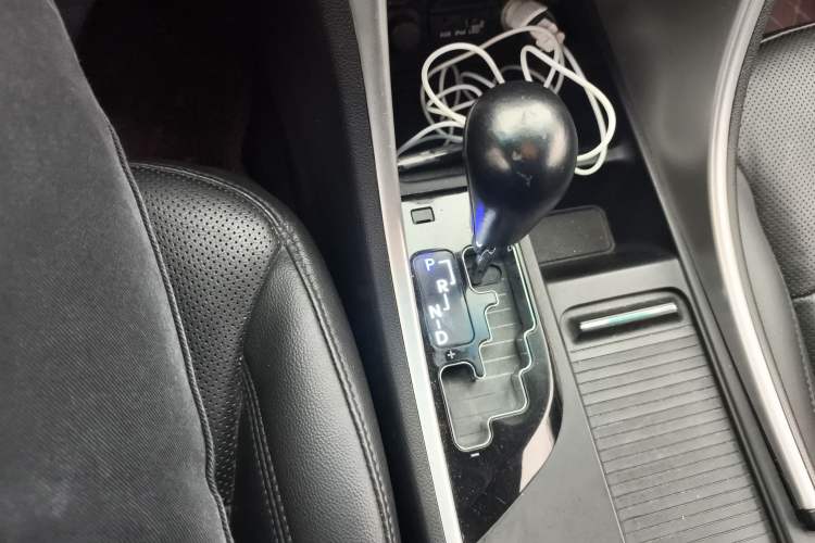 Used Hyundai Sonata 2014 2.0L Automatic Luxury Edition Gear Lever