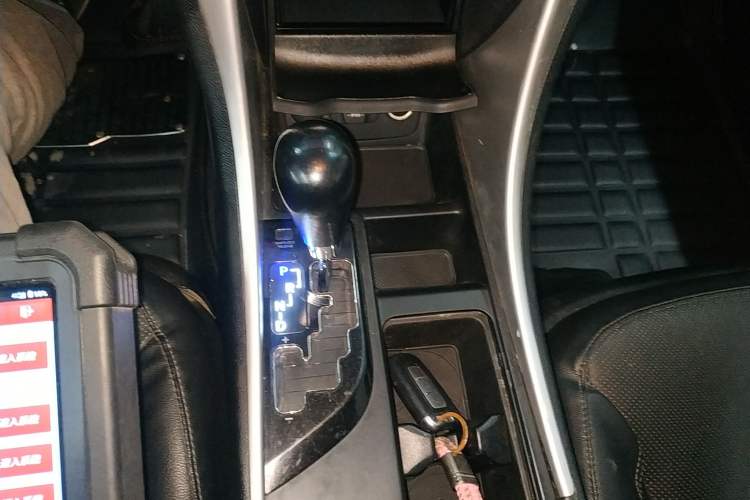Used Hyundai Sonata 2014 2.4L Automatic Leading Edition China IV Standard Gear Lever