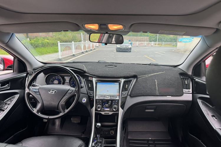 Used Hyundai Sonata 2014 2.4L Automatic Leading Edition China IV Standard Interior 3