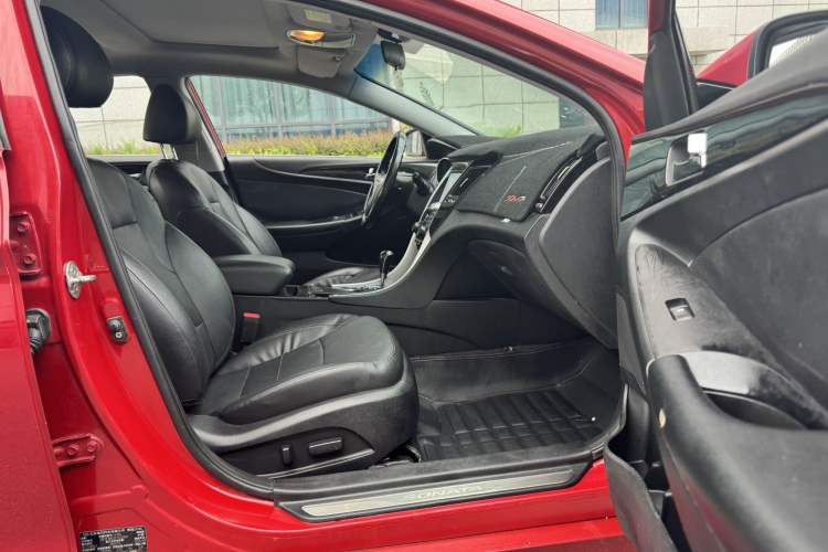 Used Hyundai Sonata 2014 2.4L Automatic Leading Edition China IV Standard Interior 5