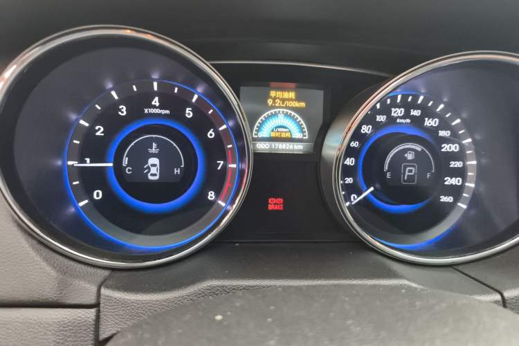 Used Hyundai Sonata 2014 2.0L Automatic Luxury Edition Odometer Close Up