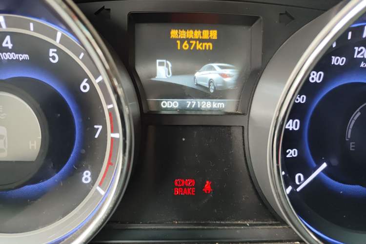 Used Hyundai Sonata 2014 2.0L Automatic Prestige Edition Odometer Close Up
