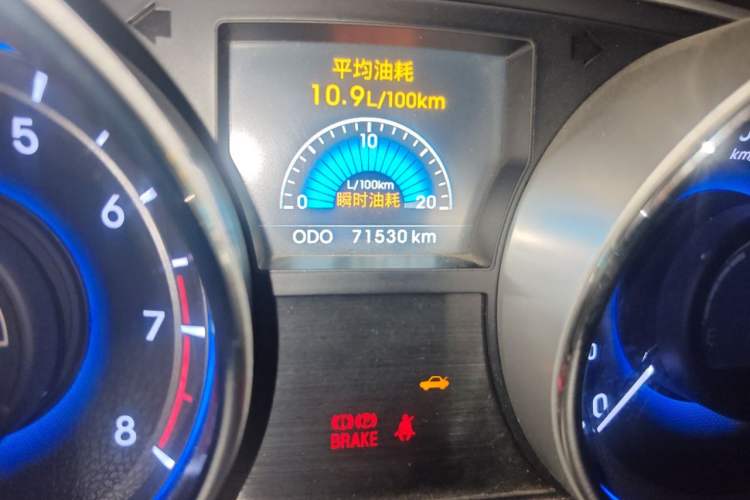 Used Hyundai Sonata 2014 2.4L Automatic Luxury Version China IV Standard Odometer Close Up
