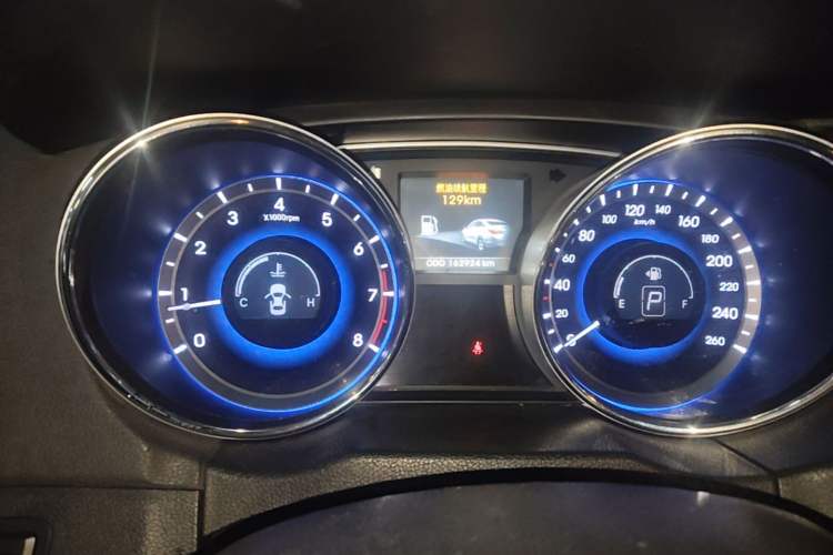 Used Hyundai Sonata 2014 2.0L Automatic Prestige Edition Odometer Close Up