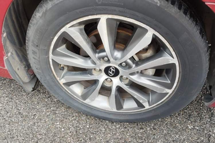 Used Hyundai Sonata 2014 2.0L Automatic Leading Edition Right Front Wheel Hub