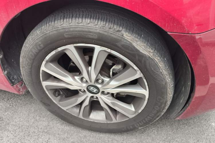 Used Hyundai Sonata 2014 2.0L Automatic Luxury Edition Right Front Wheel Hub