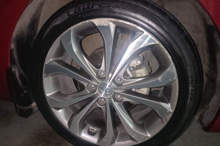 Used Hyundai Sonata 2014 2.4L Automatic Luxury Version China IV Standard Right Front Wheel Hub