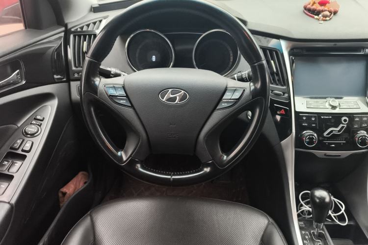 Used Hyundai Sonata 2014 2.0L Automatic Luxury Edition Steering Wheel