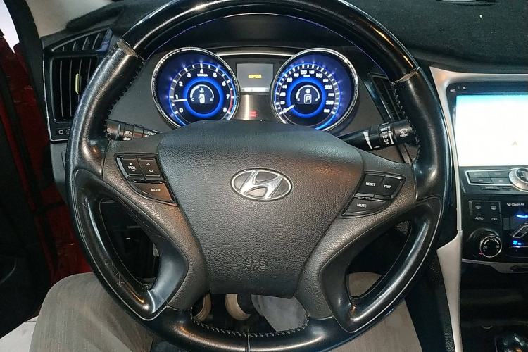 Used Hyundai Sonata 2014 2.4L Automatic Leading Edition China IV Standard Steering Wheel