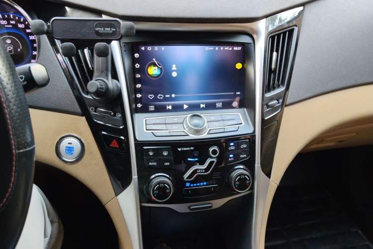 Used Hyundai Sonata 2014 2.0L Automatic Luxury Edition Audio And AC Panel