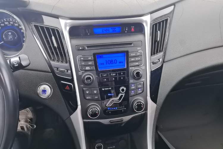 Used Hyundai Sonata 2014 2.0L Automatic Luxury Edition Audio And AC Panel