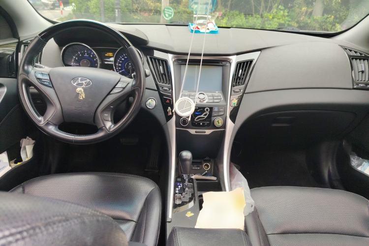 Used Hyundai Sonata 2014 2.4L Automatic Luxury Version China V Standard Center Console