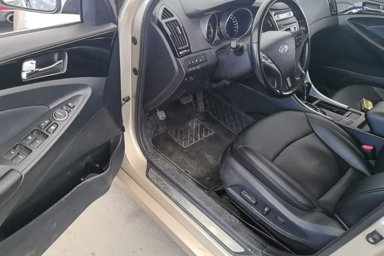 Used Hyundai Sonata 2014 2.0L Automatic Luxury Edition Driver Seat