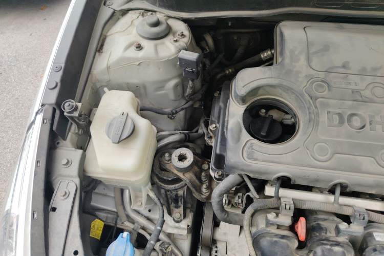Used Hyundai Sonata 2014 2.4L Automatic Luxury Version China V Standard Engine Bay Right