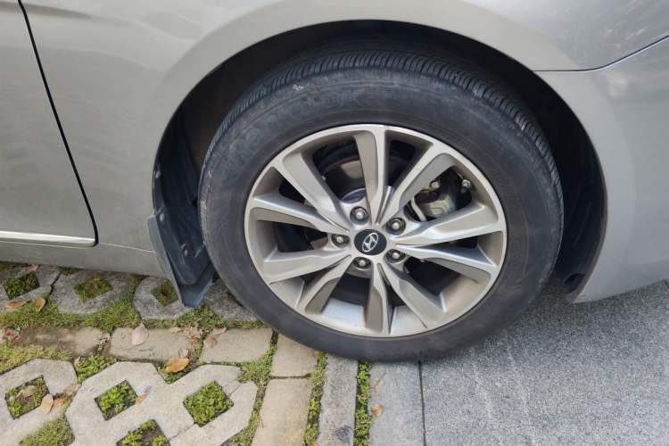 Used Hyundai Sonata 2014 2.0L Automatic Luxury Edition Exterior 1