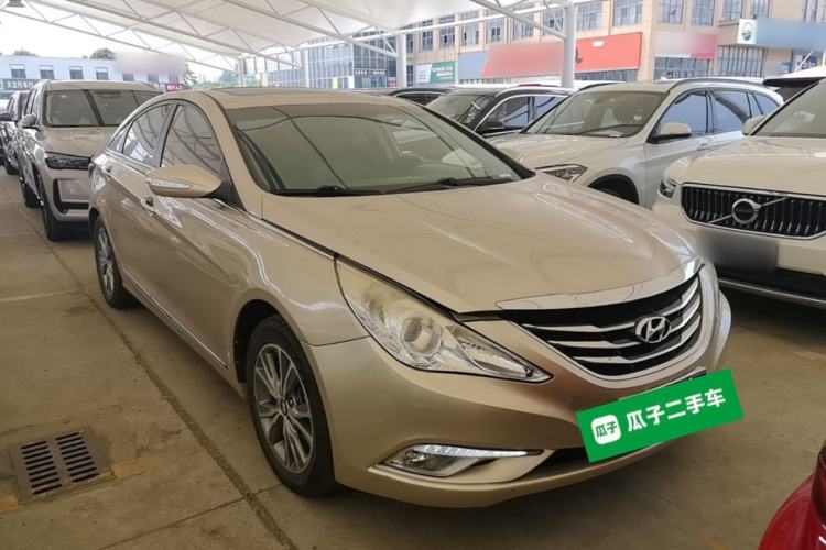 Used Hyundai Sonata 2014 2.0L Automatic Luxury Edition Front Right 45 Deg
