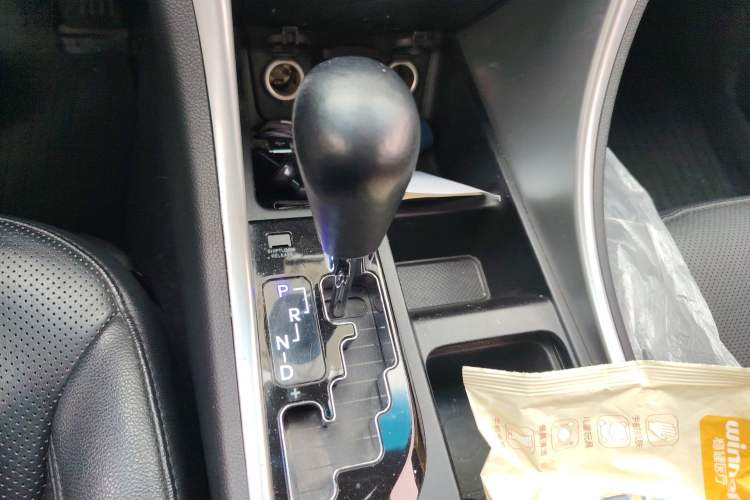 Used Hyundai Sonata 2014 2.4L Automatic Luxury Version China V Standard Gear Lever
