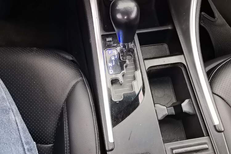 Used Hyundai Sonata 2014 2.0L Automatic Luxury Edition Gear Lever