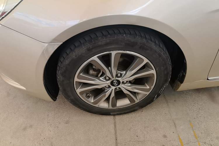Used Hyundai Sonata 2014 2.0L Automatic Luxury Edition Left Front Wheel Hub