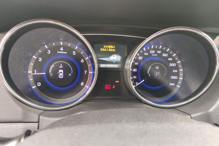 Used Hyundai Sonata 2014 2.4L Automatic Luxury Version China V Standard Odometer Close Up