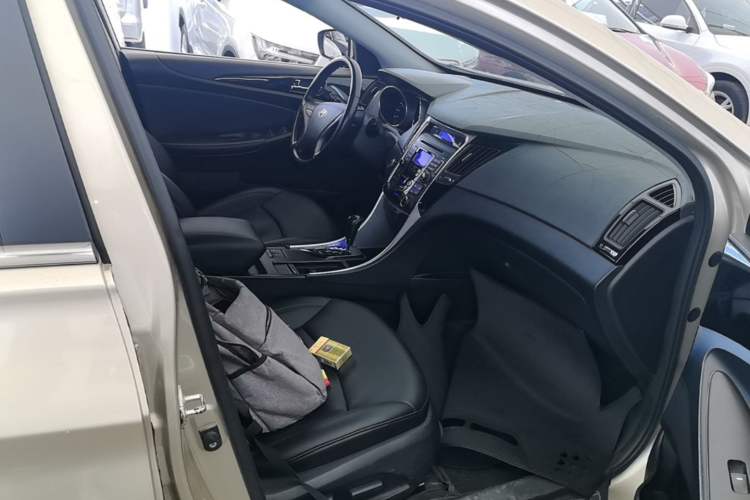Used Hyundai Sonata 2014 2.0L Automatic Luxury Edition Right Front Seat