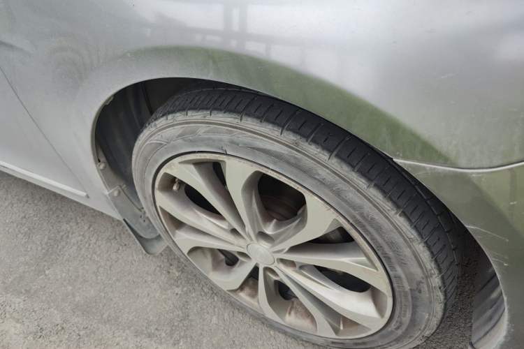 Used Hyundai Sonata 2014 2.0L Automatic Prestige Edition Right Front Wheel Hub
