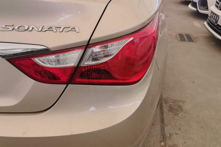 Used Hyundai Sonata 2014 2.0L Automatic Luxury Edition Right Rear Taillight
