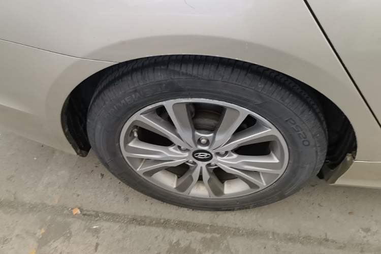 Used Hyundai Sonata 2014 2.0L Automatic Luxury Edition Right Rear Wheel Hub