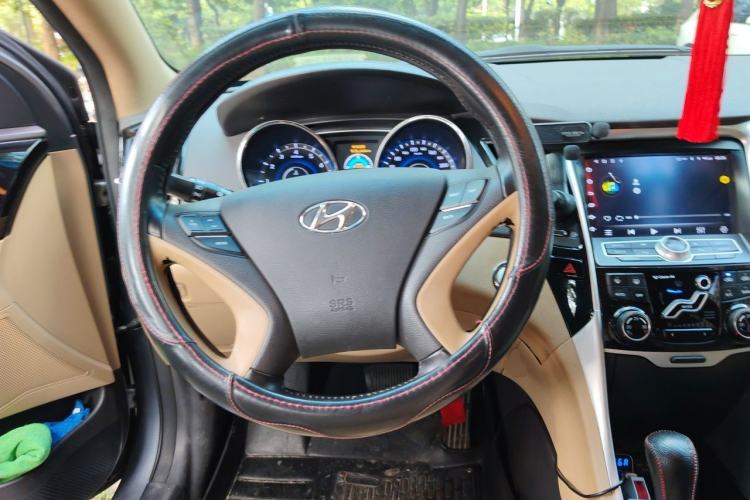 Used Hyundai Sonata 2014 2.0L Automatic Luxury Edition Steering Wheel