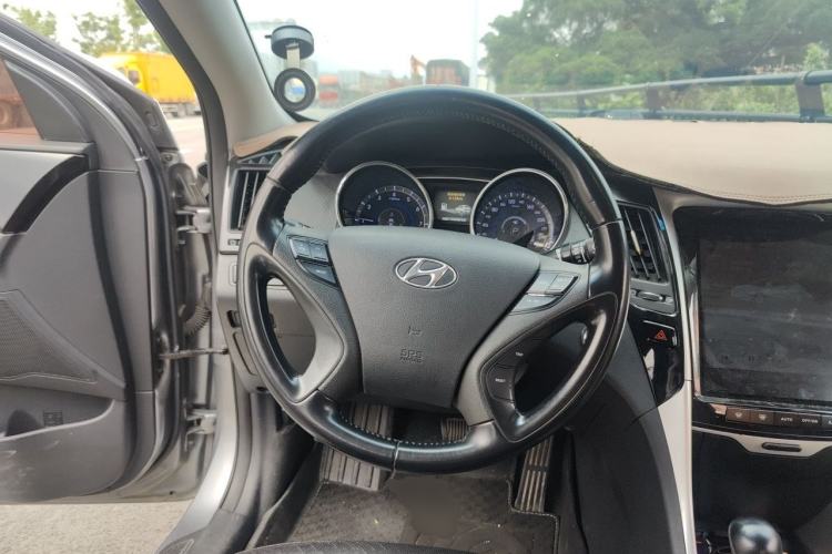 Used Hyundai Sonata 2014 2.0L Automatic Prestige Edition Steering Wheel