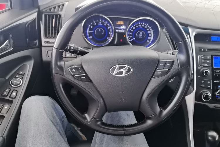 Used Hyundai Sonata 2014 2.0L Automatic Luxury Edition Steering Wheel