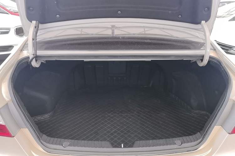 Used Hyundai Sonata 2014 2.0L Automatic Luxury Edition Trunk