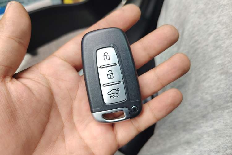 Used Hyundai Sonata 2014 2.4L Automatic Luxury Version China V Standard Vehicle Key