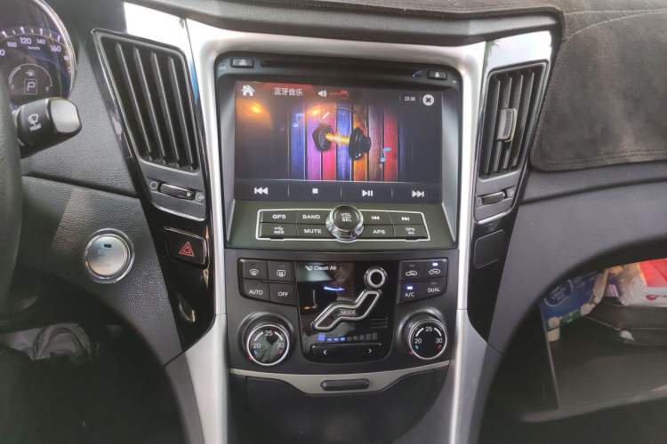 Used Hyundai Sonata 2014 2.0L Automatic Luxury Edition Audio And AC Panel