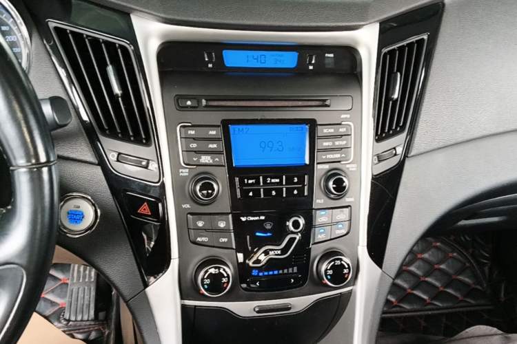 Used Hyundai Sonata 2014 2.0L Automatic Luxury Edition Audio And AC Panel