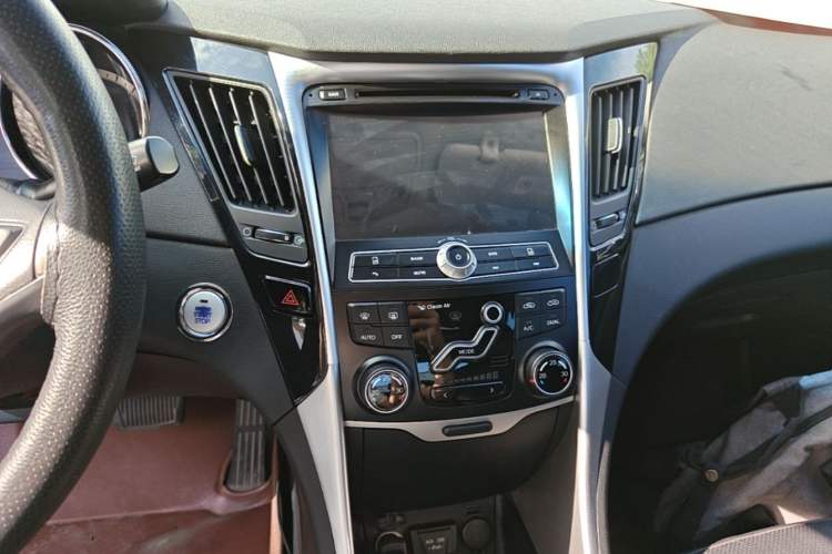 Used Hyundai Sonata 2014 2.0L Automatic Luxury Edition Audio And AC Panel