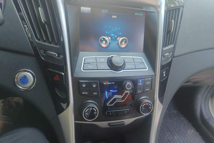 Used Hyundai Sonata 2014 2.4L Automatic Leading Edition China IV Standard Audio And AC Panel