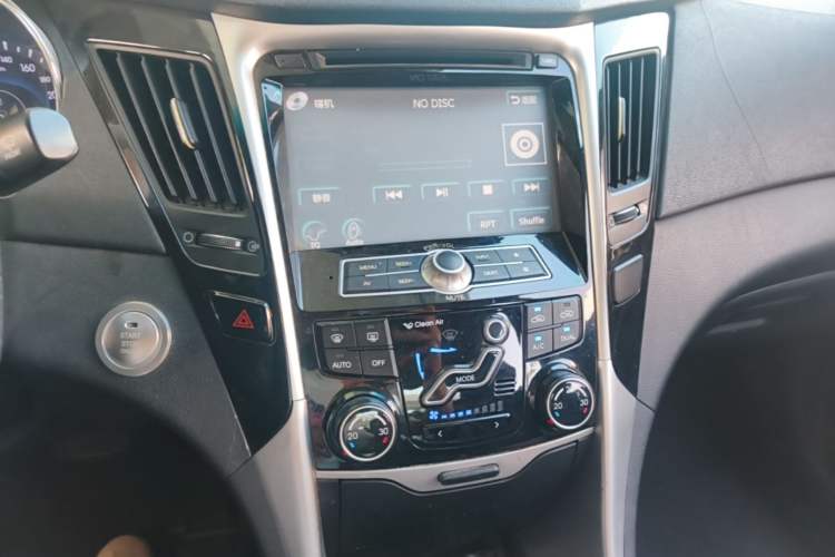 Used Hyundai Sonata 2014 2.4L Automatic Leading Edition China IV Standard Audio And AC Panel