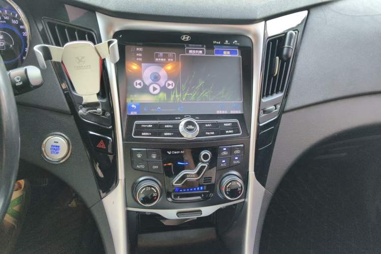 Used Hyundai Sonata 2014 2.0L Automatic Luxury Edition Audio And AC Panel