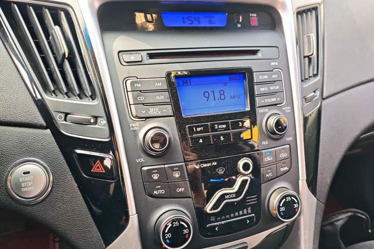 Used Hyundai Sonata 2014 2.0L Automatic Luxury Edition Audio And AC Panel