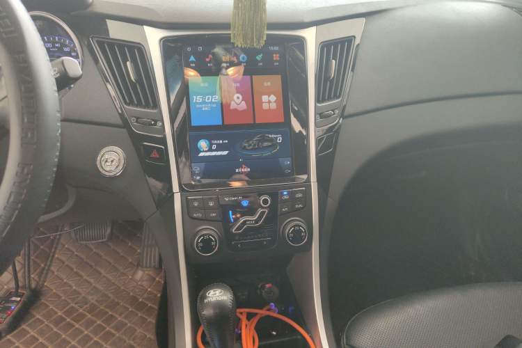 Used Hyundai Sonata 2014 2.0L Automatic Luxury Edition Audio And AC Panel