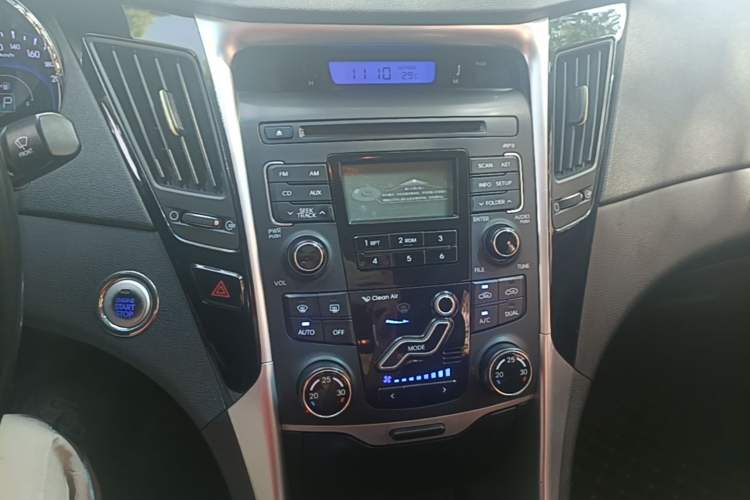 Used Hyundai Sonata 2014 2.0L Automatic Luxury Edition Audio And AC Panel