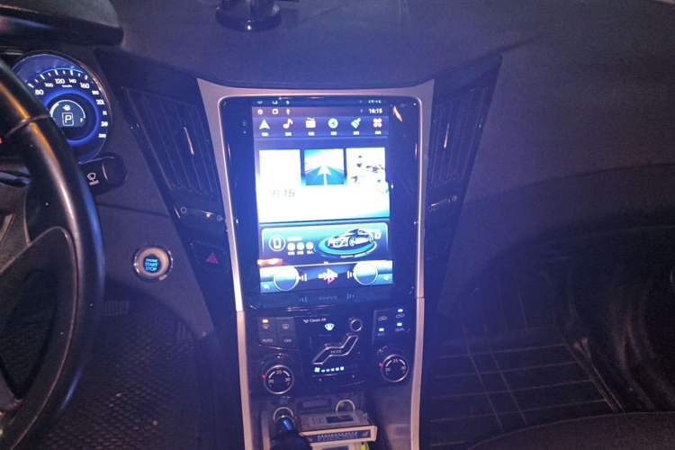 Used Hyundai Sonata 2014 2.0L Automatic Luxury Edition Audio And AC Panel