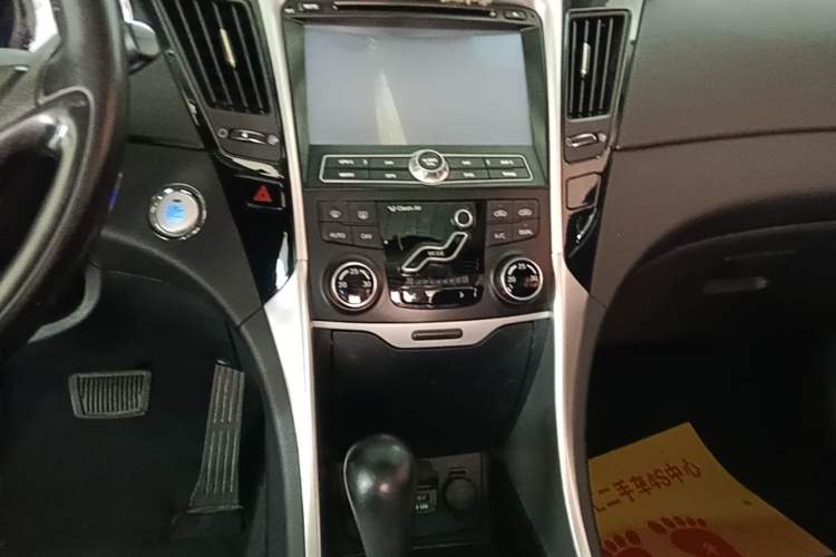 Used Hyundai Sonata 2014 2.0L Automatic Luxury Edition Audio And AC Panel