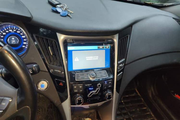 Used Hyundai Sonata 2014 2.4L Automatic Leading Edition China IV Standard Audio And AC Panel