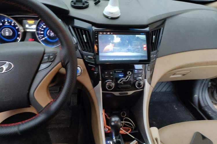 Used Hyundai Sonata 2014 2.0L Automatic Luxury Edition Audio And AC Panel