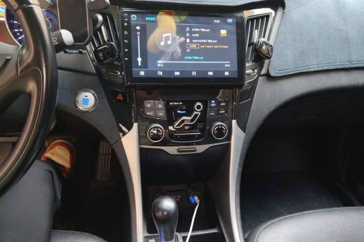 Used Hyundai Sonata 2014 2.0L Automatic Luxury Edition Audio And AC Panel