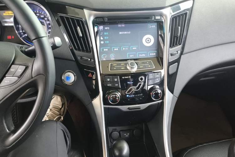 Used Hyundai Sonata 2014 2.0L Automatic Luxury Edition Audio And AC Panel